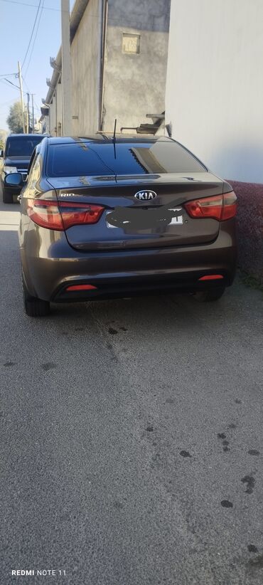 Kia: Kia Rio sedan - Korpus: 4 qapılı sedan, tünd qəhvəyi rəng - Kuzov — 1