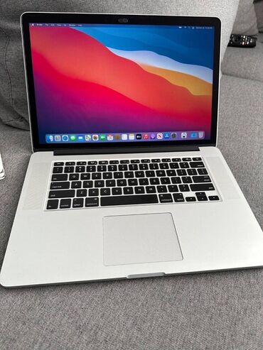 ноутбук apple: Macbook pro Core i7 /512 gb ssd hec bir problemi yoxdur 2015 ci il