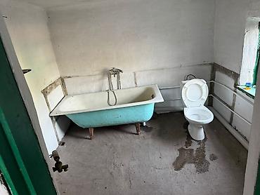 Продажа коттеджей и домов: Срочно продается участок с домом. Угловой участок вход с двух улиц at lalafo.kg — 10 Продажа коттеджей и домов: Срочно продается участок с домом. Угловой участок вход с двух улиц — 10