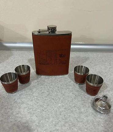 qaşlı canta: Azərbaycan temalı cib kolbası (flask) dəsti - Tərkib: 1 ədəd — 3
