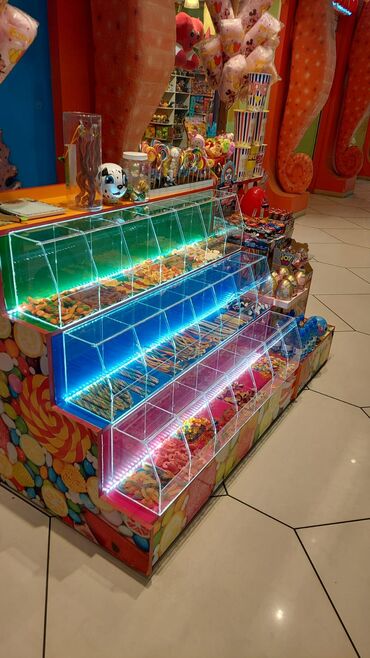 Mebellərin yığılması: Konfet və çərəz üçün vitrinlər sifarişlə hazırlanır — 28