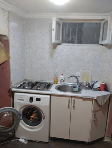 Uzunmüddətli kirayə mənzillər: Iceri Şeher. Qiz Qalasinin yani. 1 otaqli heyet evi. Her weraiti var — 5