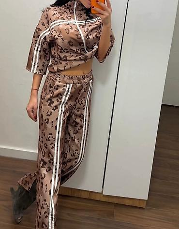 leopard: Trenerke komplet sportsko/šik set sa leopard printom. Gornji deo visok — 6