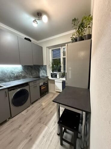 сдаю 1 комнатную квартиру центр: 2 комнаты, 42 м², Сталинка, 2 этаж, Евроремонт