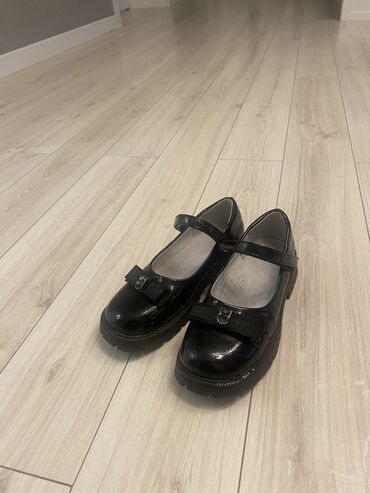 женская обувь лоферы: Продаю детс. туфли 36 и размер, фирма совенок носили на 1 выход