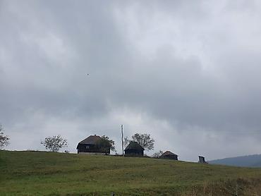 Kupujem kuću: Na prodaju plac površine 40 ari 12 km od centra Zlatibora. Na placu je — 3