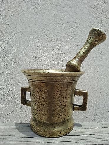 Aş qazanı: Antik bürünc həvəngdəstə satılır. Təxminən 100 ildən çox yaşı var. Tam — 4