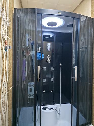 Qara rəngli, tam qapalı duş kabinası satılır. Kabina müasir dizayna