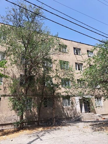 арендовать квартиру для офиса: 1 бөлмө, 18 кв. м, Жатакана жана мейманкана түрүндө, 3 кабат, Эски ремонт