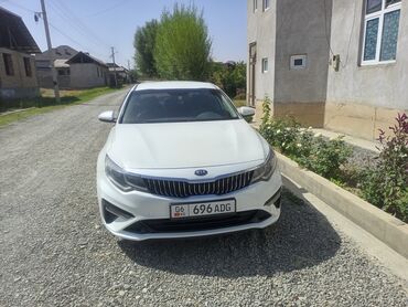 тормозных систем: Kia K5 (Optima) седан, белый цвет, номер KG 696 ADG. Основные