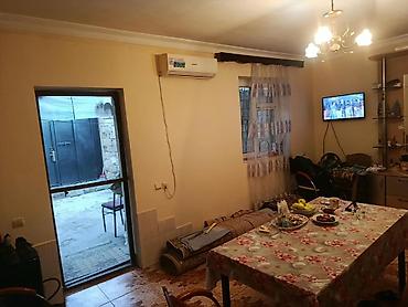 suraxanida: Həyət evi – geniş həyət qapısı və hasarla çevrili sahə. köhnə Suraxanı — 2