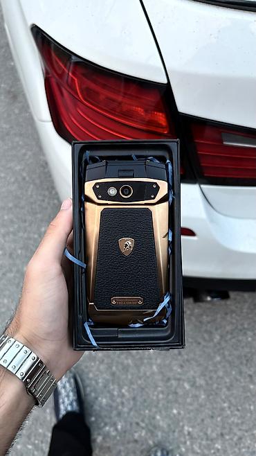 060 211: Tonino Lamborghini Antares Android smartfon ötən illərdə istehsal — 1