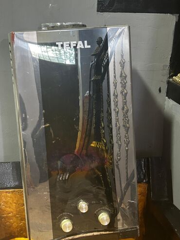 Digər su qızdırıcıları: Tefal firmasının qazla işləyən su qızdırıcısı. Kompakt ölçülərə