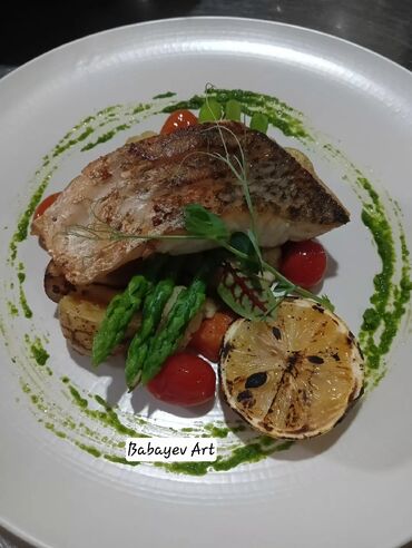 Aşpazlar: Hamburqer ustası, 24 yaş, 6 ildən artıq təcrübə — 27