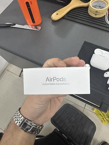 tv box s: Apple AirPods 4 ikinci əl cızıqsız problemsiz əlim yandı satılır — 3
