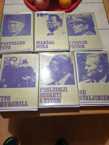 Knjige i stripovi: Nekoliko kompleta knjiga, izdanja od pre 40-50 godina. Cena po — 5