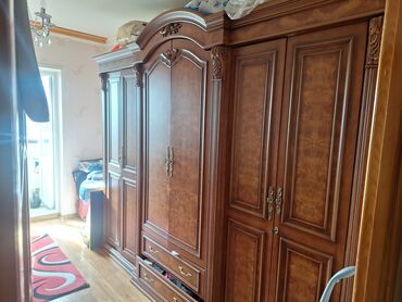 Matraslar: İşlənmiş, Açılan, 6 qapı Düz dolab, Qarderob, paltar dolabı, Malayziya