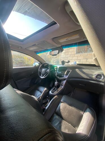 Chevrolet: Chevrolet Cruze LTZ sedan - Korpus: parlaq qırmızı, 4 qapı, arxa — 6