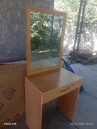 study table: Туалетный столик с зеркалом - Компактный столик из ЛДСП в светлом — 2