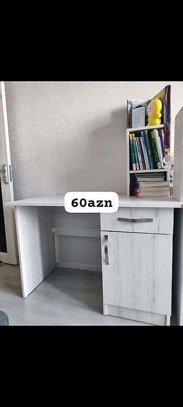 embawood ofis mebelleri: Ağ rəngdə iş/oxu masası - Material: laminat taxta, ağ-açıq palıd — 1