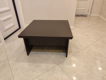 Masalar: Açılan transformer jurnalni masa.Çox az işlənilib. Qlrığı söküyü