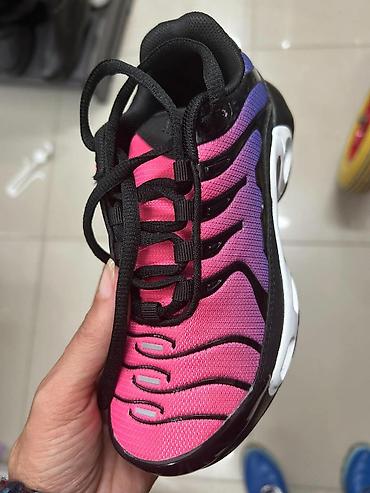 buzz patike air force: Decije tn od 30-36
Cena 3200 din🎀🎀 — 4
