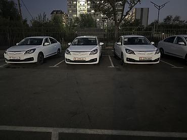 3 sfe: Белые седаны Dongfeng Сдаю в аренду на долгий срок минимальный срок — 2