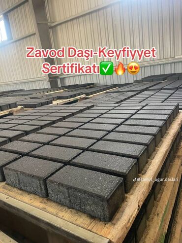 Qapılar və aksessuarlar: Kərpic daşları 10x20x6. Qiyməti 9 manat. Ünvan: Dərnəgüldə, Ziya