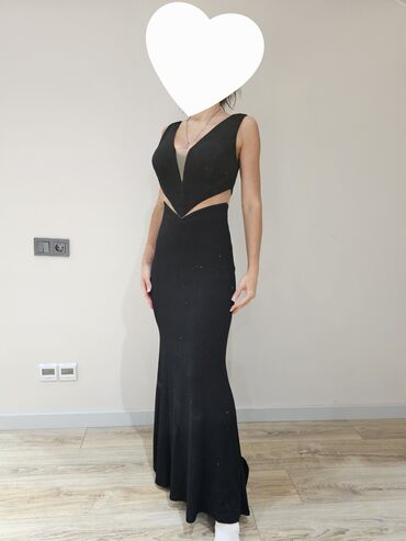 вечернее чёрное платье: Вечернее платье, А-силуэт, Длинная модель, Без рукавов