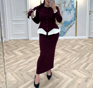 костюм врача: Юбка менен костюм, Юбканын модели: Түз, Миди, Блузка, Стандарт