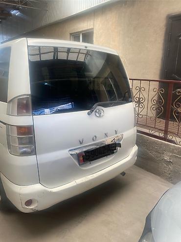 devo matiz: Toyota Voxy: 2002 г., 2 л, Автомат, Бензин, Минивэн — 1