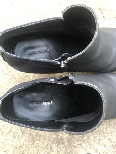 mou cizme crne: Gležnjače, Graceland, 39