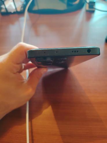 htc u ultra: Smartfon – arxa qapağı qabarıq naxışlı qoruyucu örtükdə, ikiqat böyük — 4