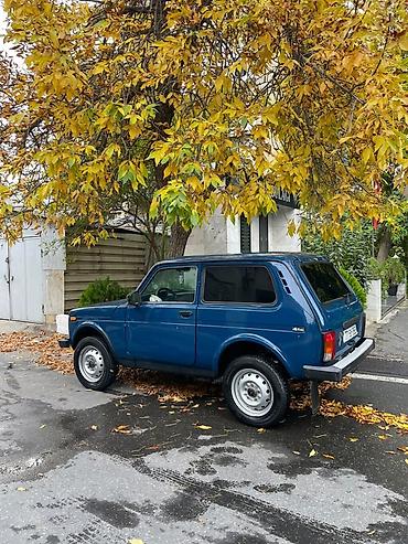 ВАЗ (ЛАДА): LADA Niva 4x4, mavi rəng, 3 qapı, kuzov tipli SUV. Xüsusiyyətlər: - — 2