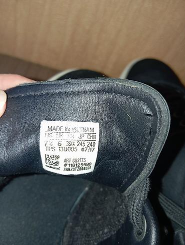 Жеке буюмдар: Кроссовкалар, 39, Adidas, Колдонулган, түсү - Кара, Өзү алып кетүү — 5
