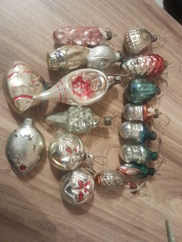 Yeni il oyuncaqları və bəzəkləri: Məhsul: Köhnə yolka bəzəkləri – 5 ədəd klipsli oyuncaqlar Təsvir: - — 5