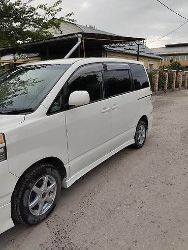 neta u pro машина: Toyota Voxy: 2003 г. — 2