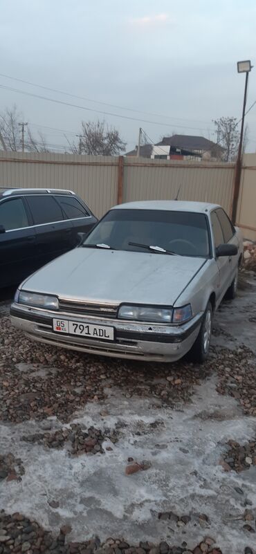 Mazda: Mazda 626: 1988 г., 1.8 л, Механика, Бензин, Седан