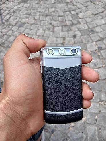 philips xenium x501: Klassik qapaqlı mobil telefon - Korpus: metalik gümüş rəngli çərçivə — 2
