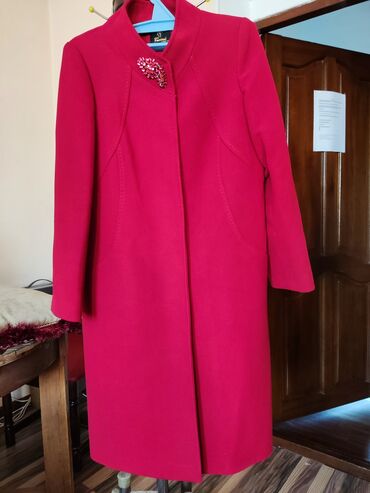 жен одежда: Жен пальто размер: 54
Цвет: малиновый 
Состояние отличное