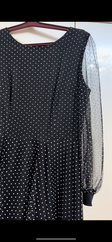 Платья: Длинное черное платье в горошек, Рукава фонарики полупрозрачные