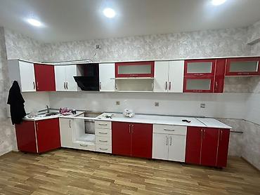 Mətbəx mebeli dəsti – qırmızı-ağ, L formalı aşağı modullar və düz xətt