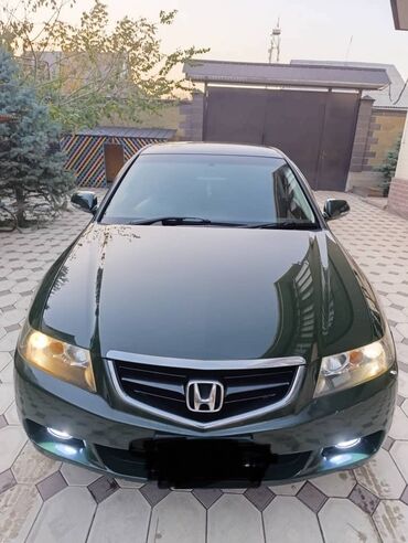 продаю авто в аварийном состоянии: Автомобиль Honda Accord в темно-зеленом цвете. Седан с элегантным