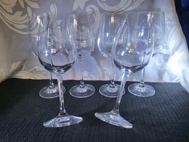 Čaše: Case nove,vintaz kristal za vino Montana Nemacka. Case tanji na lalafo.rs — 2 Čaše: Case nove,vintaz kristal za vino Montana Nemacka. Case tanji — 2