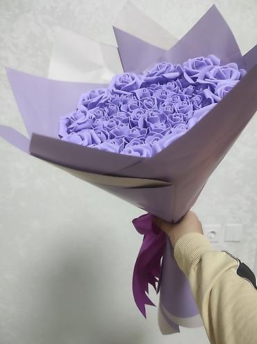 gulu: Gül buketi Bənövşəyi rəngli süni güllərdən hazırlanmış buket ÜNVAN — 2