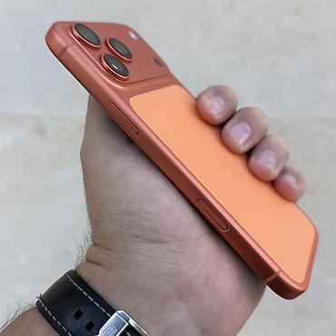 iphone 2 sim: IPhone 17 Pro Max, Б/у, 256 ГБ, Оранжевый, Защитное стекло, Чехол, 95 % — 10