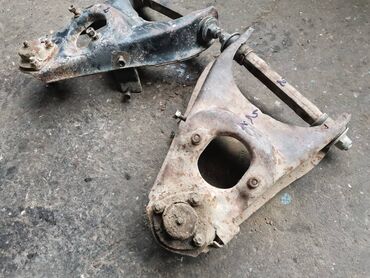 Auto delovi: Viljuška donja za prednji trap Lada 7 Riva br.2 Polovno, očuvano — 9