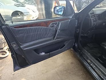 лак авто: Mercedes-Benz E55 AMG (W210), черный седан. машина на разборе на — 6