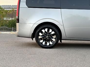звездное небо в машине: Hyundai Staria: 2025 г., 3.5 л, Автомат, Газ, Минивэн — 2