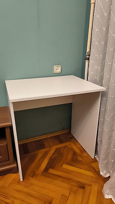 Masalar: Ağ rəngli kompakt masa - Minimalist dizayn: düz düzbucaqlı üst səth — 1